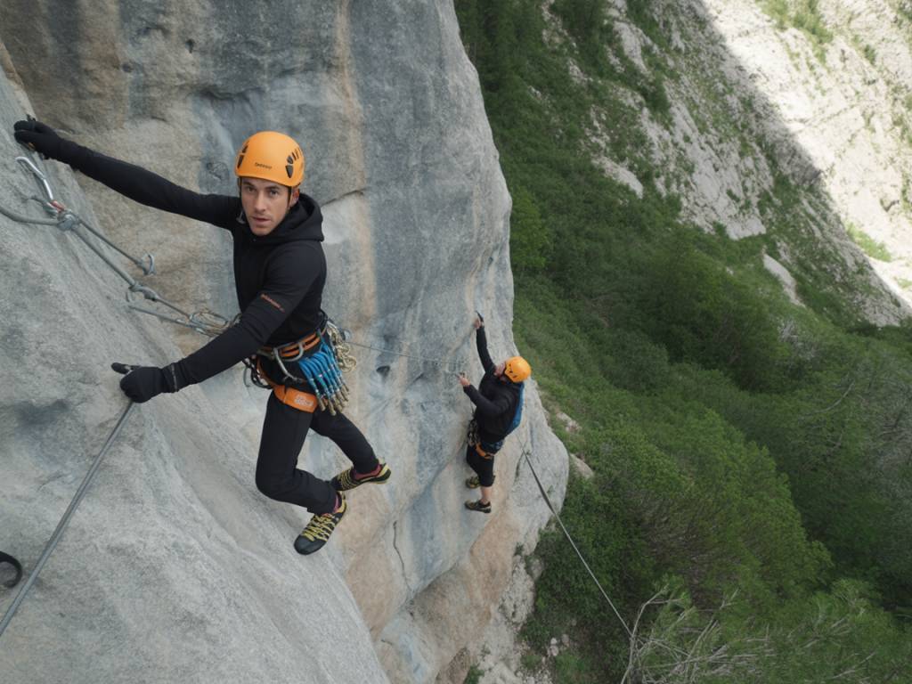 Activités sportives en ardèche : via ferrata, escalade et canyoning au départ des campings pour les amateurs de sensations