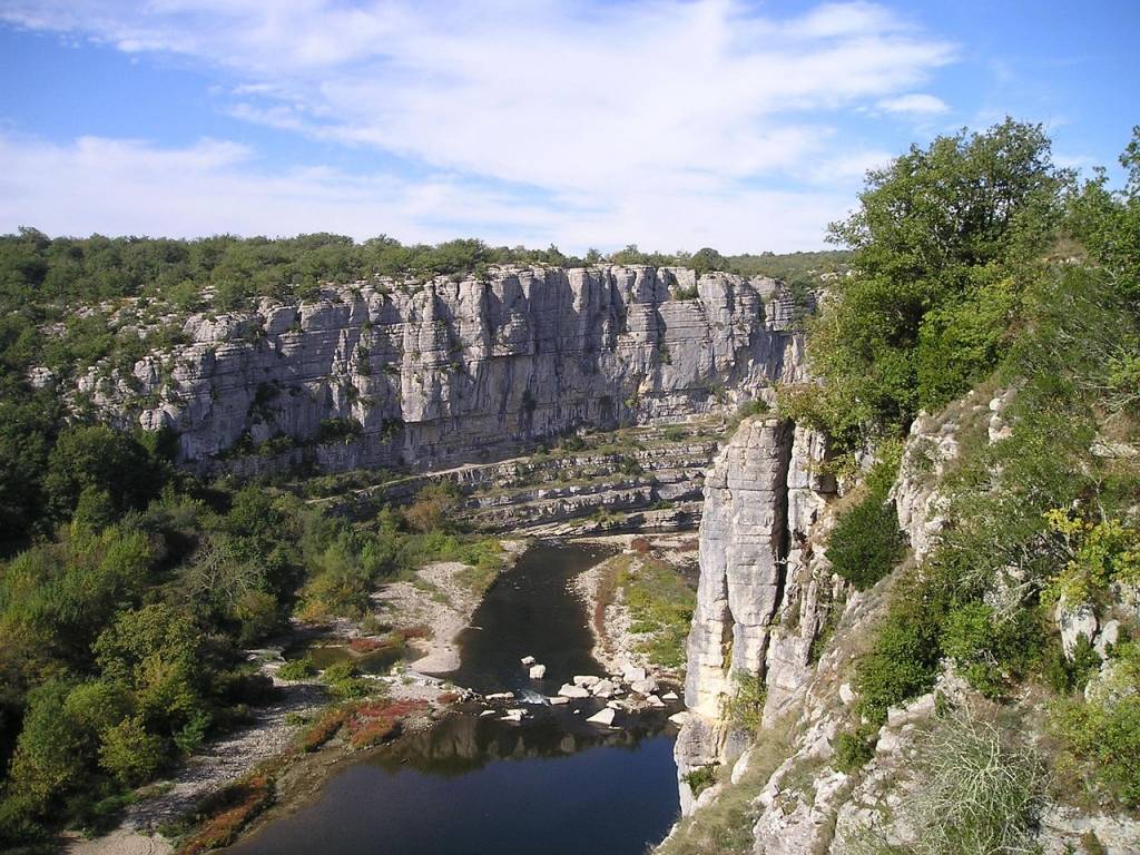 Séjour en famille en ardèche : idées de locations de vacances kids friendly